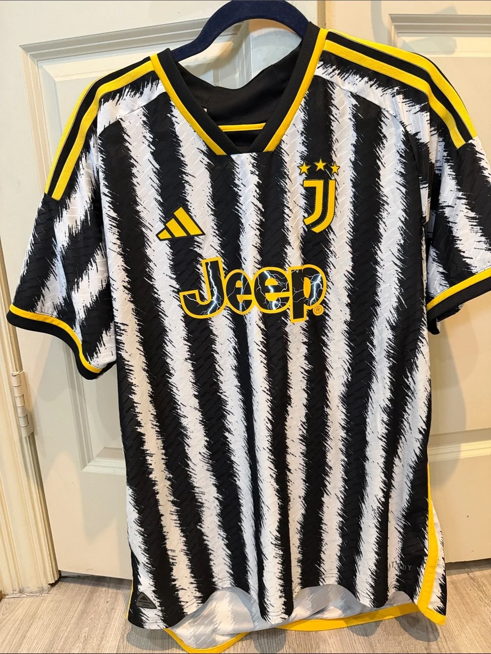 Weston McKennie #16 Juventus Home Soccer Jersey